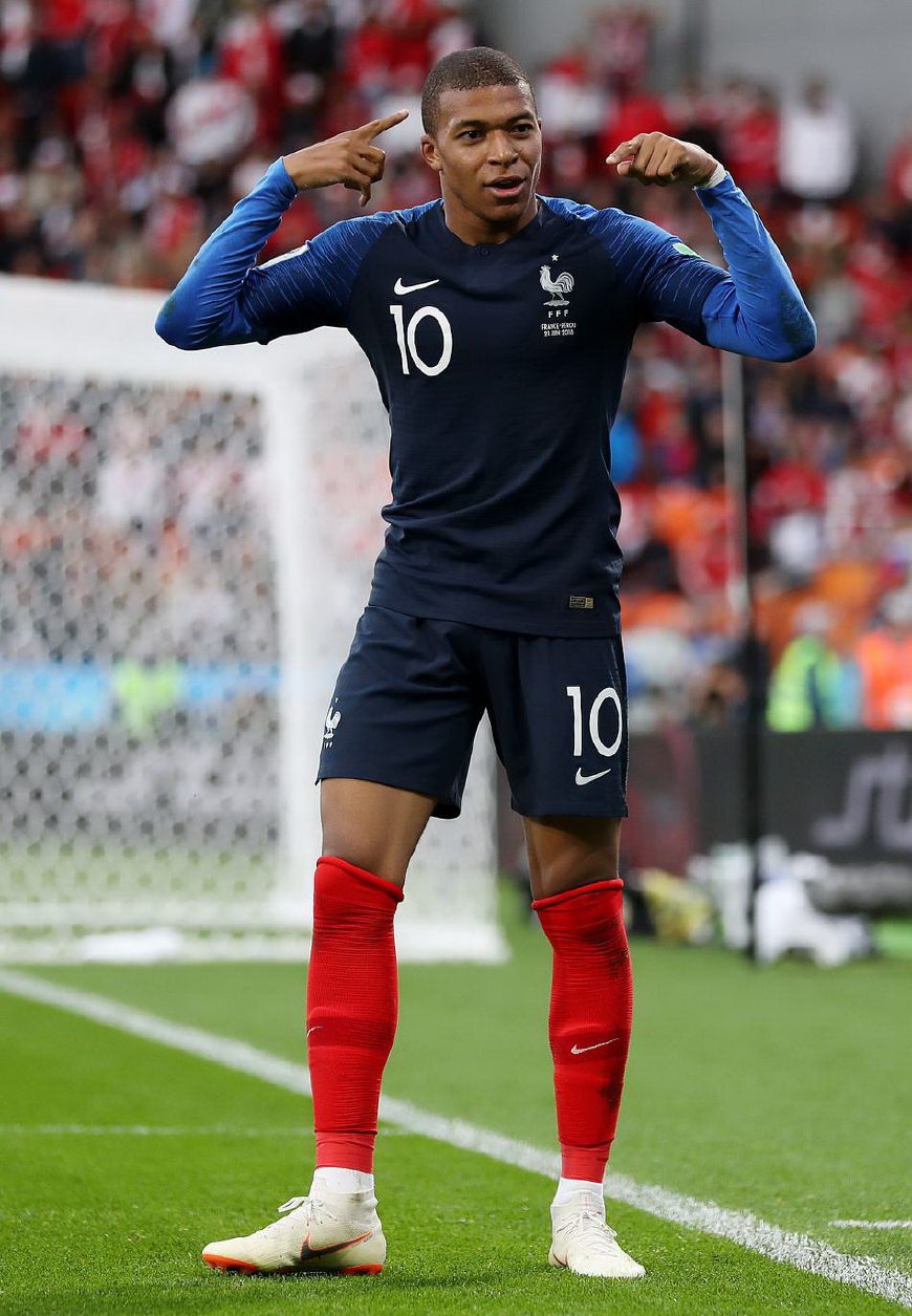 外媒：国米正在尝试引进哈伊杜克18岁中卫布拉尼米尔（据外媒报道，国际米兰正推进引进哈伊杜克18岁中后卫布拉尼米尔）