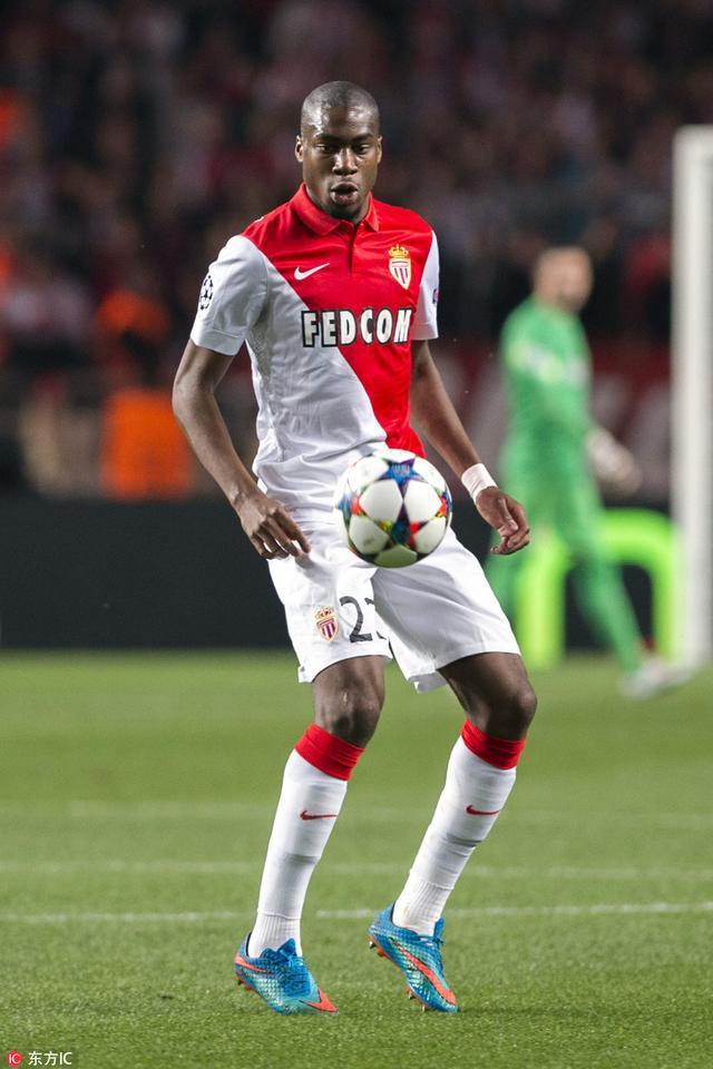 杰伦·约翰逊成为08年詹姆斯以来连续两场砍三双最年轻的前锋（杰伦·约翰逊成自2008年詹姆斯以来最年轻连砍两场三双的前锋）