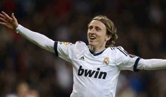 库普梅纳斯：我踢左中卫感觉很舒服，我的能力能帮助尤文（库普梅纳斯：踢左中卫我很适应，自信能以实力助力尤文）