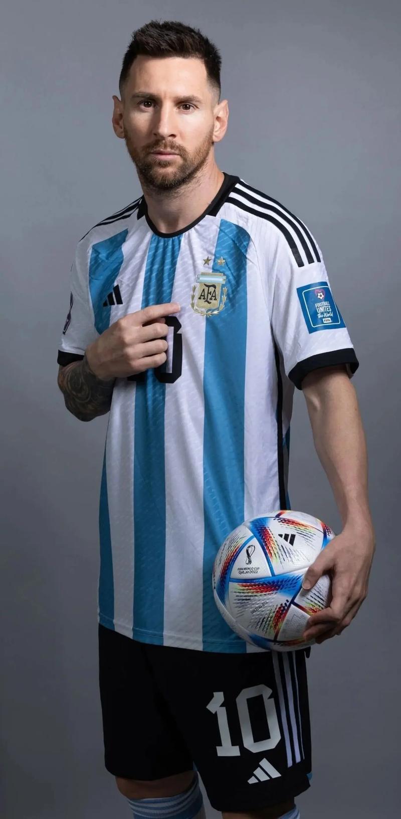 FC26美丽足球：维蒂尼亚、德容领衔，金外脚背夸雷斯马在列（FC26华丽足球：维蒂尼亚、德容领衔，外脚背之王夸雷斯马入选）