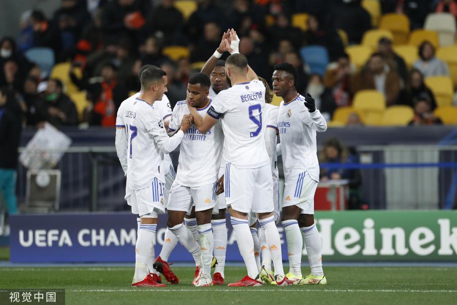 半场战报：米兰0-0拉齐奥，迈尼昂献神扑，红黑军团0射正（半场快讯：米兰与拉齐奥互交白卷，迈尼昂神扑救险，红黑零射正）