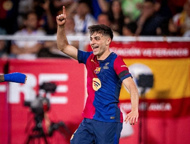 斯帕莱蒂与孔蒂的意甲逆转：那不勒斯击败尤文图斯，迎接新时代（那不勒斯逆袭尤文：斯帕莱蒂与孔蒂引领意甲新纪元）