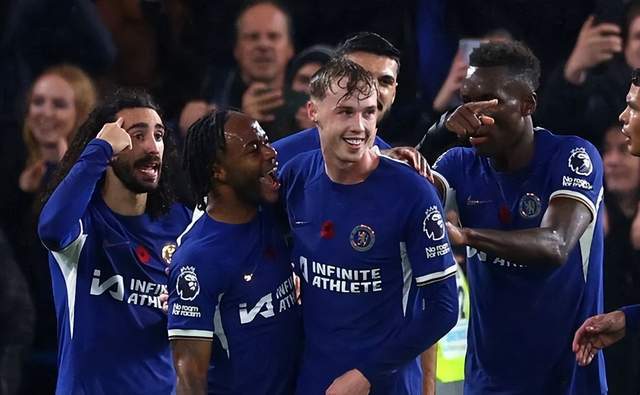 继承了谢霆锋和张柏芝的神颜！ 18岁谢振轩现身深圳滑雪场（18岁谢振轩深圳滑雪场亮相，颜值神似父母谢霆锋、张柏芝）